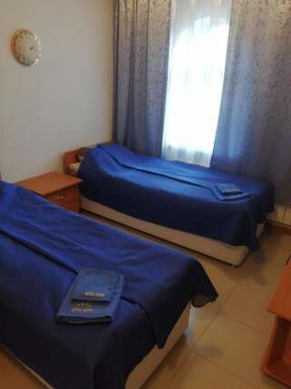 Гостиница Лотос Иркутск Стандартный двухместный номер с 1 кроватью или 2 отдельными кроватями-3