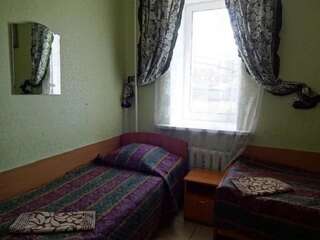 Гостиница Лотос Иркутск Двухместный номер с 2 отдельными кроватями и общей ванной комнатой-2