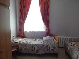 Гостиница Лотос Иркутск Двухместный номер с 2 отдельными кроватями и общей ванной комнатой-4