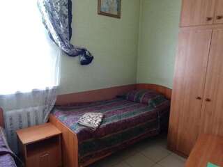 Гостиница Лотос Иркутск Двухместный номер с 2 отдельными кроватями и общей ванной комнатой-6